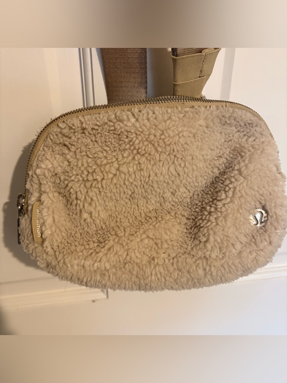 Lululemon Everywhere Fleece Sherpa Beige Belt Bag Crossbody Purse